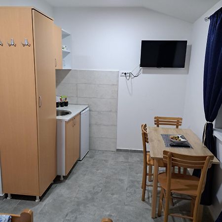 Libero Apartmani Surcin Экстерьер фото