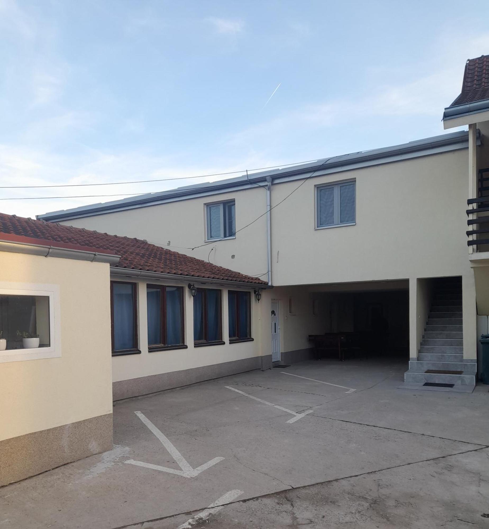 Libero Apartmani Surcin Экстерьер фото