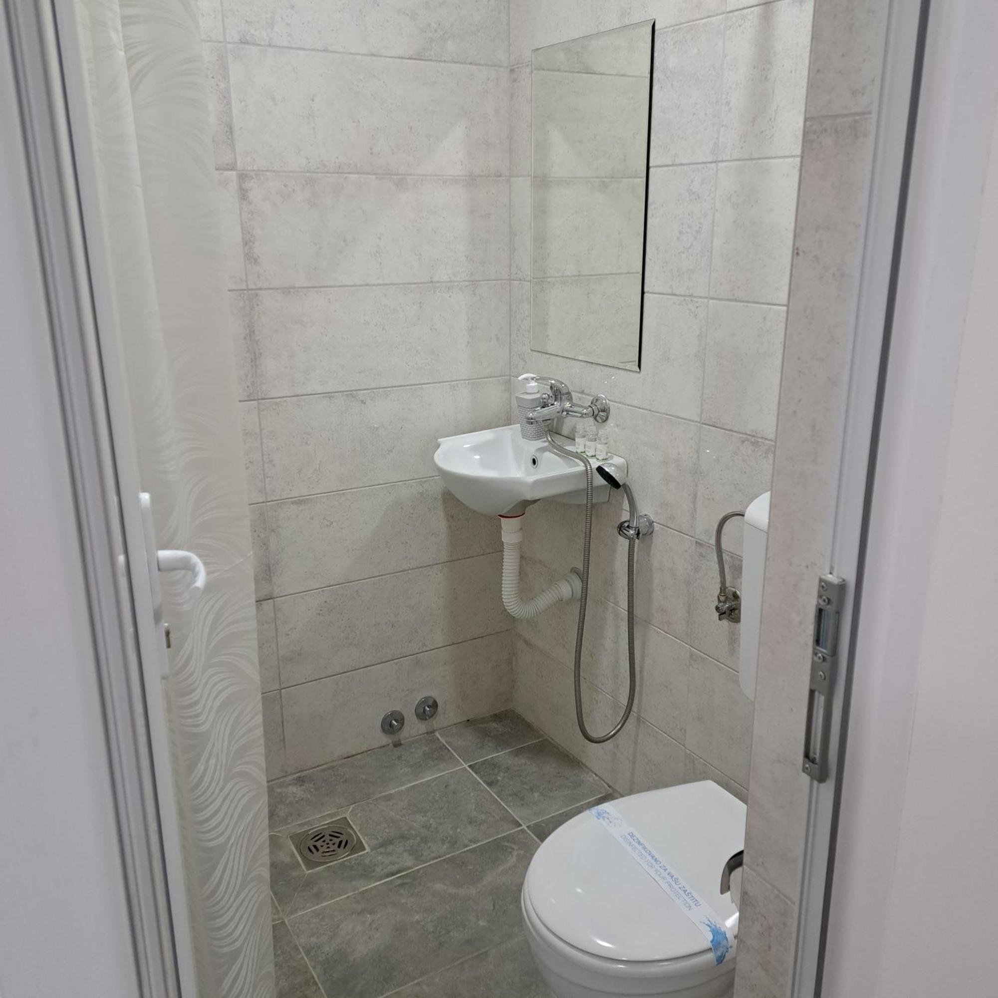 Libero Apartmani Surcin Экстерьер фото