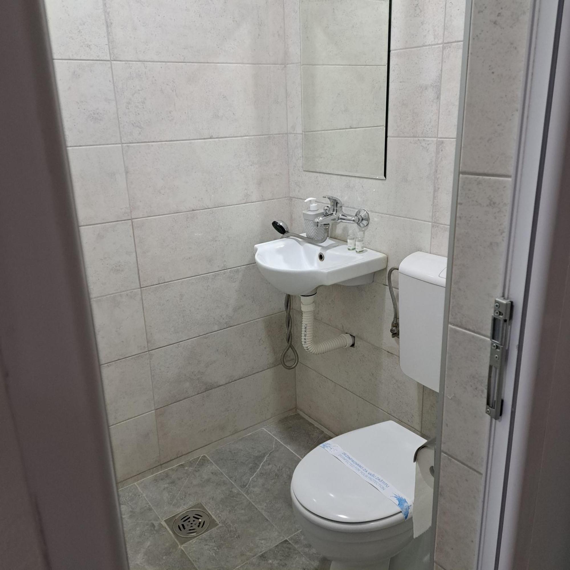 Libero Apartmani Surcin Экстерьер фото