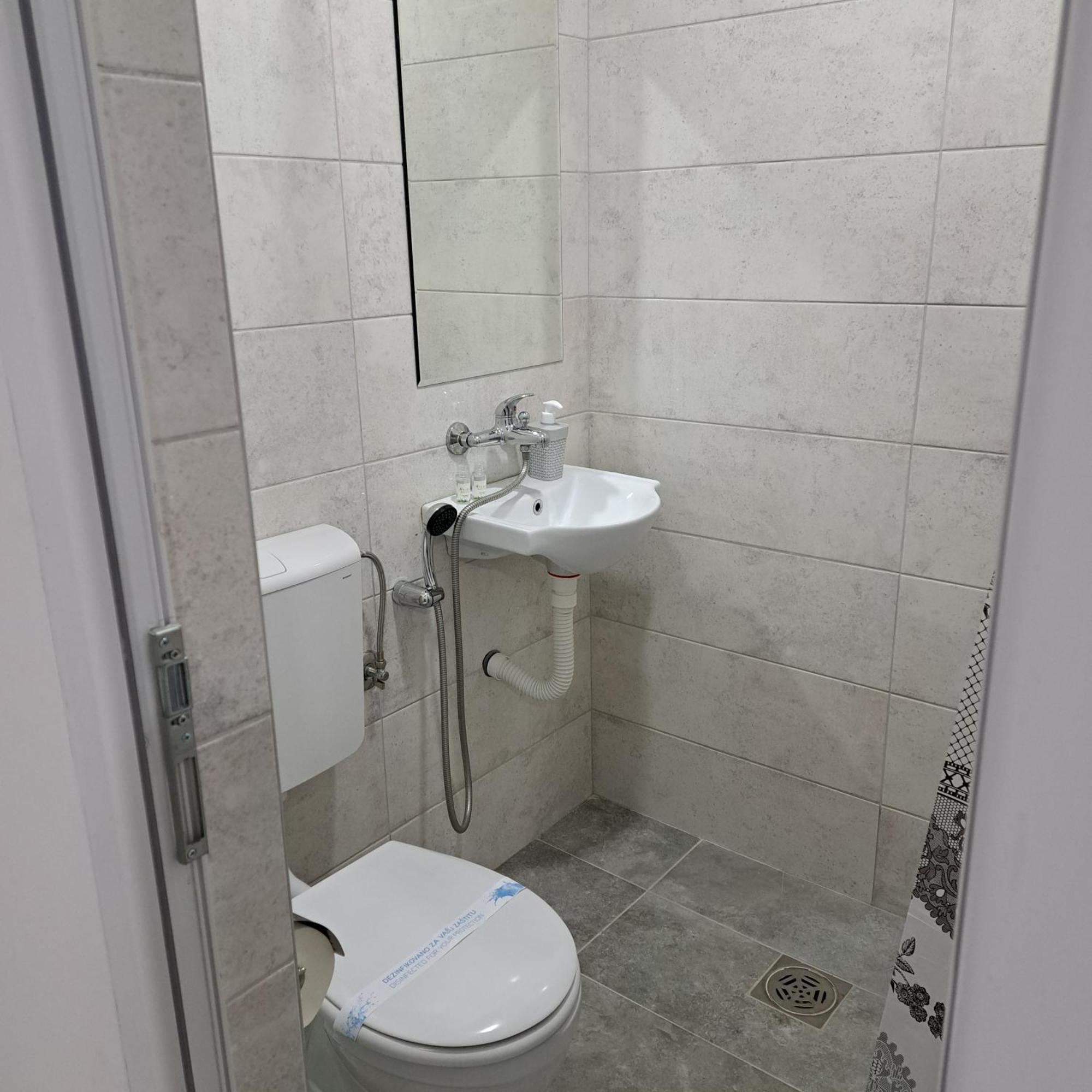 Libero Apartmani Surcin Экстерьер фото